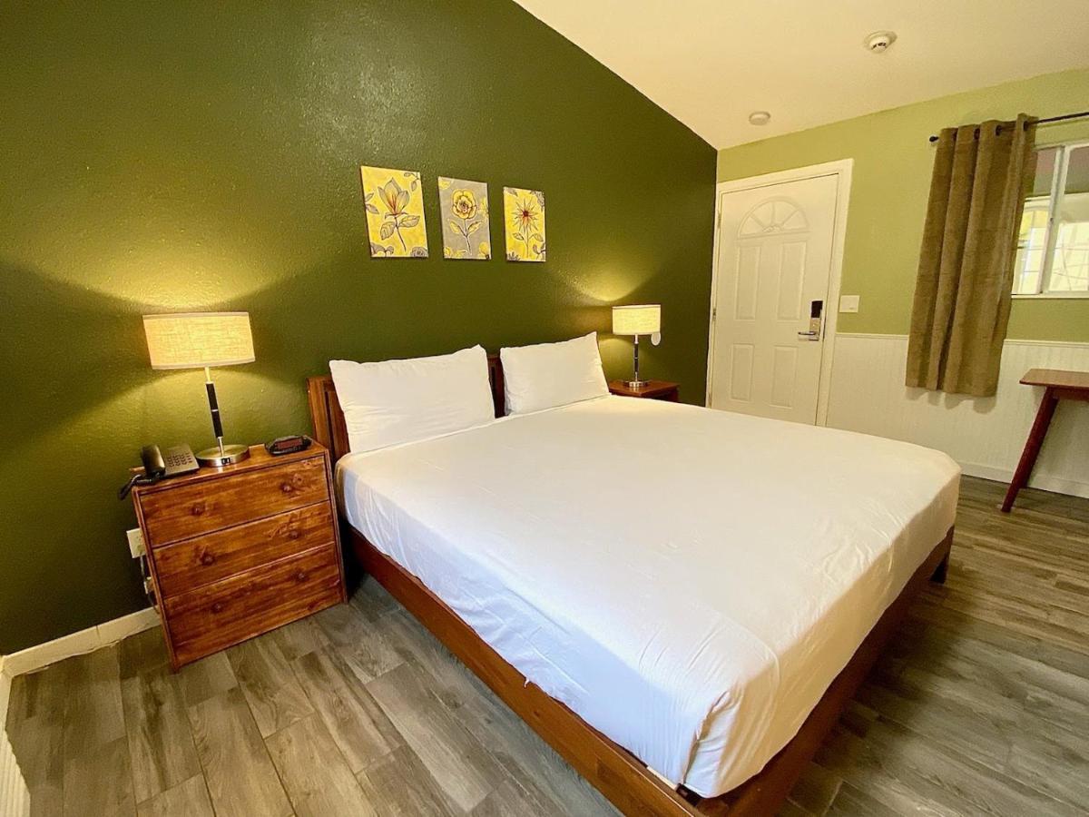 Europa Inn & Suites เดเซิร์ทฮอตสปริงส์ ภายนอก รูปภาพ