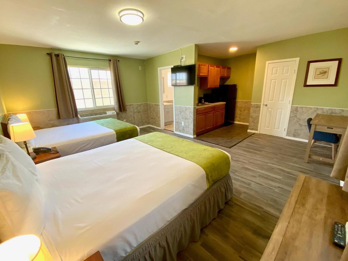 Europa Inn & Suites เดเซิร์ทฮอตสปริงส์ ภายนอก รูปภาพ