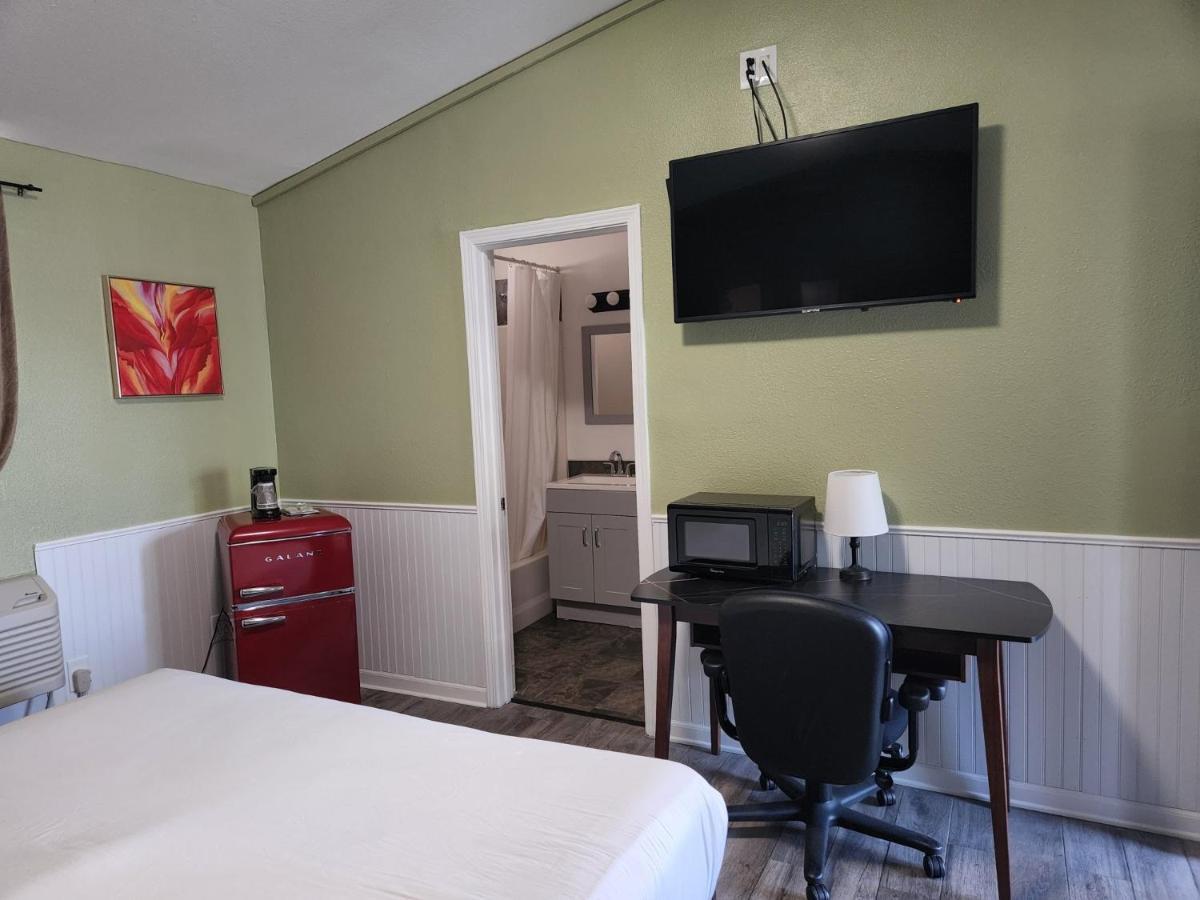 Europa Inn & Suites เดเซิร์ทฮอตสปริงส์ ภายนอก รูปภาพ