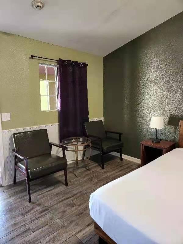 Europa Inn & Suites เดเซิร์ทฮอตสปริงส์ ภายนอก รูปภาพ
