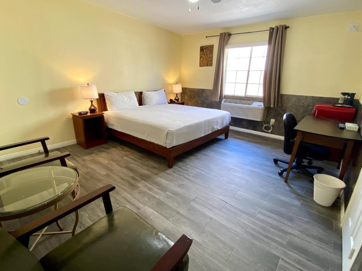 Europa Inn & Suites เดเซิร์ทฮอตสปริงส์ ภายนอก รูปภาพ