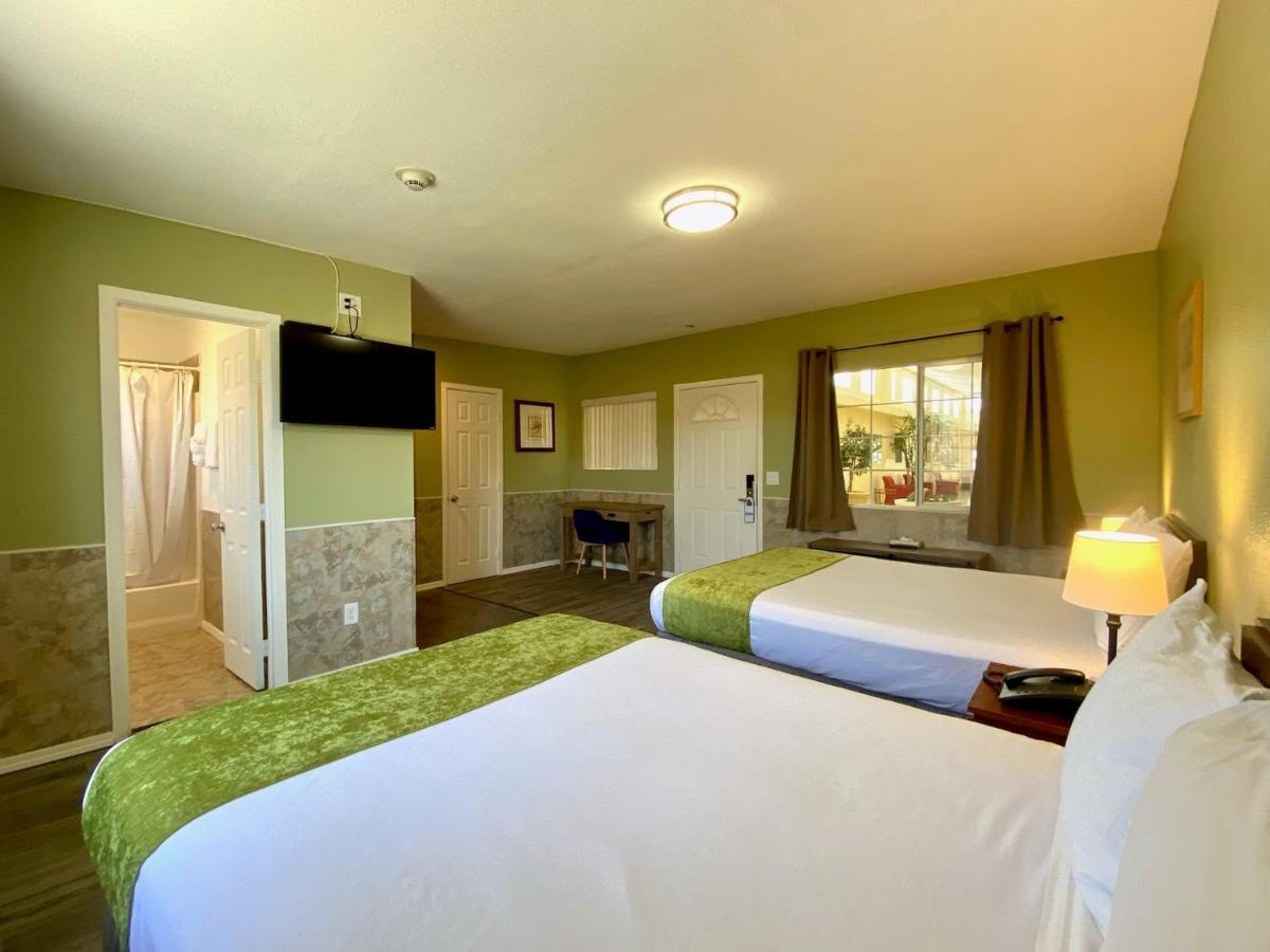 Europa Inn & Suites เดเซิร์ทฮอตสปริงส์ ภายนอก รูปภาพ