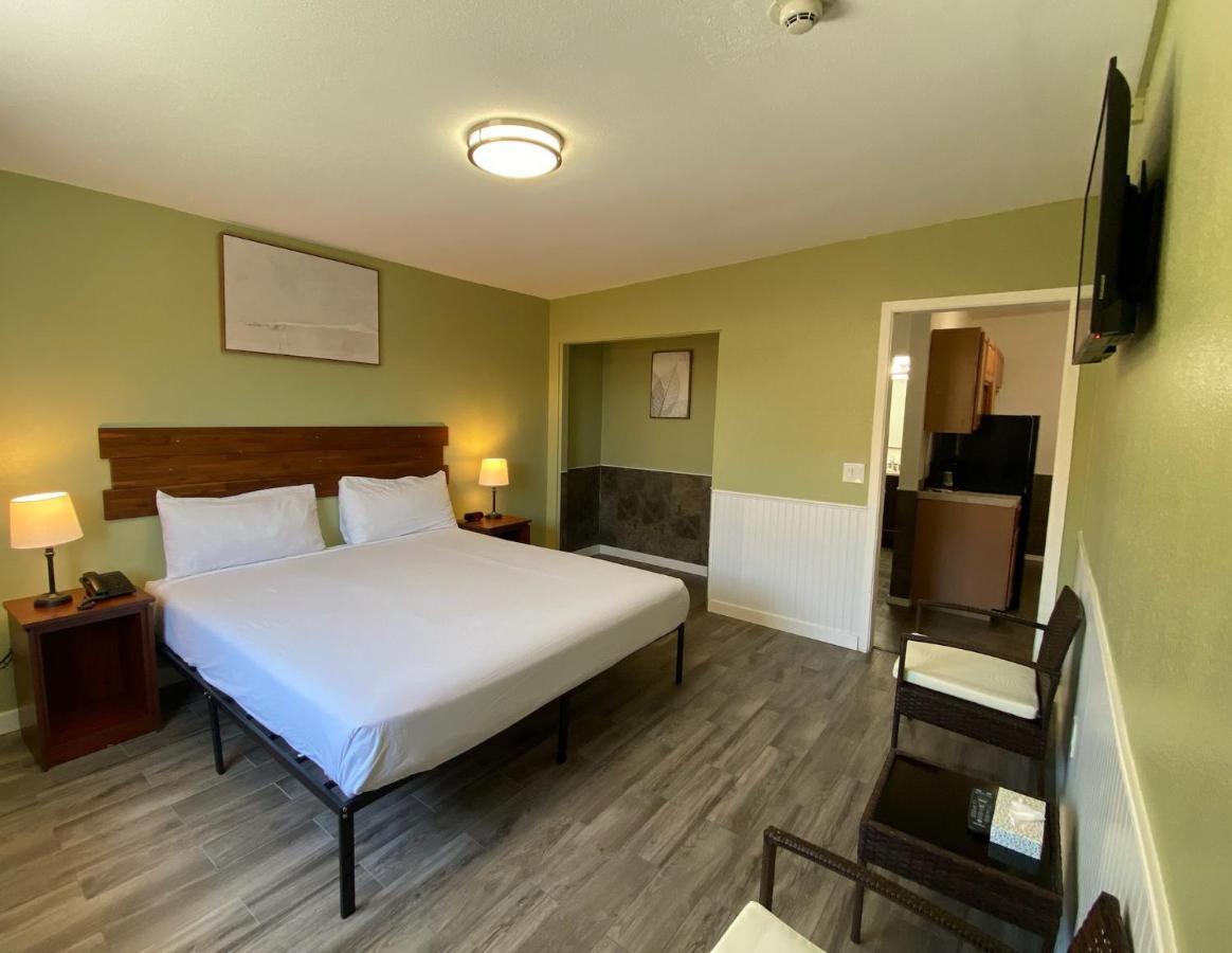 Europa Inn & Suites เดเซิร์ทฮอตสปริงส์ ภายนอก รูปภาพ
